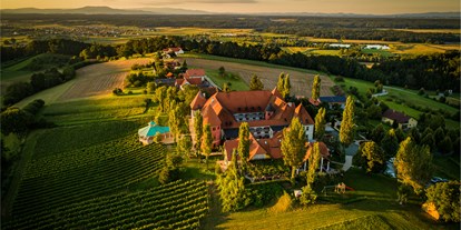 Hochzeit - Art der Location: Eventlocation - Das Weinschloss Thaller umgeben von Weingärten im Thermen- & Vulkanland Steiermark - Weinschloss Thaller