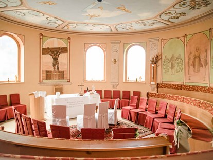 Hochzeit - Trauung im Freien - Österreich - Hauseigene Kapelle im Rundturm des Weinschloss Thaller - Weinschloss Thaller