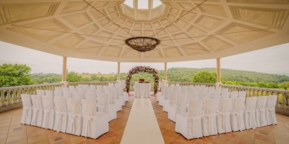 Hochzeit - Art der Location: ausgefallene Location - Pavillon mit weißen Husten - Weinschloss Thaller
