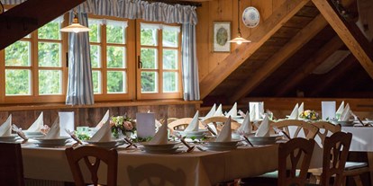 Hochzeit - Umgebung: in den Bergen - Oberösterreich - Heiraten in der Mostschenke im Heustadl in Ebensee.
foto © sabinegruber.net - Mostschenke im Heustadl