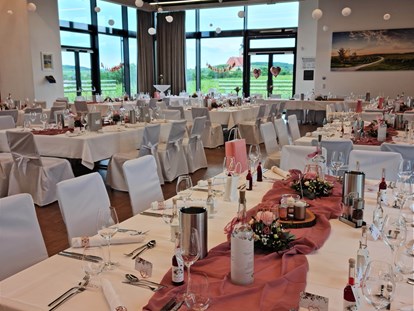 Hochzeit - Art der Location: Restaurant - Hochzeitstafel mit Tischgruppen/ Festsaal - W4 - Wein l Genuss l Kultur