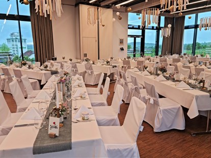 Hochzeit - Art der Location: Restaurant - Hochzeitstafel Fischgräte/ Festsaal - W4 - Wein l Genuss l Kultur