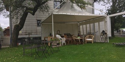 Hochzeit - Art der Location: privates Anwesen - Oberösterreich - Der Pavillon schützt vor Regen. - Oida Voda - Das Leben ist schön!