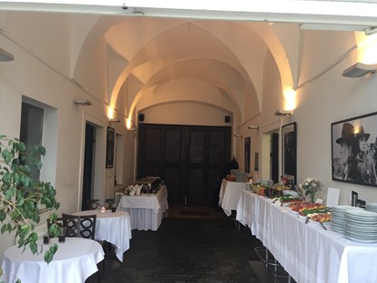 Hochzeit - Geeignet für: Hochzeit - Mühlviertel - Vorspeisenbuffet im FOYER oder auch gerne zu Tisch eingestellt - Schloss Events Enns