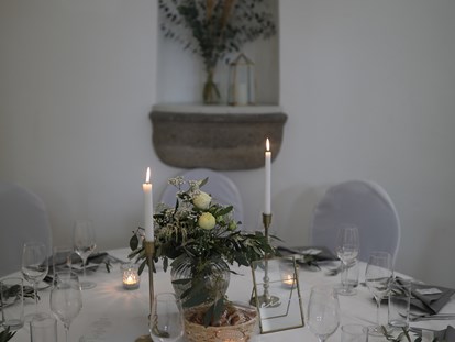 Hochzeit - Art der Location: Wintergarten - Tischdekoration - Schloss Events Enns