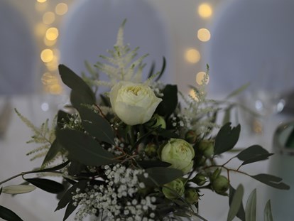 Hochzeit - Geeignet für: Seminare und Meetings - Oberösterreich - Blumendekoration - Schloss Events Enns