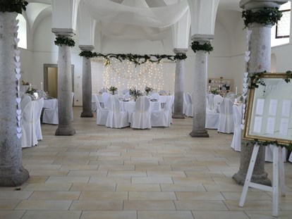 Hochzeit - Trauung im Freien - Bad Kreuzen - Festsaal - Schloss Events Enns