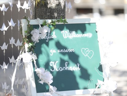 Hochzeit - interne Bewirtung - Oberösterreich - Willkommensschild - Schloss Events Enns