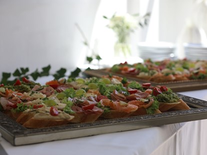 Hochzeit - externes Catering - Oberösterreich - Gerne servieren wir Canapés und kleine Häppchen zur Mittagsagape  - Schloss Events Enns