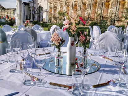 Hochzeit - Parkplatz: kostenpflichtig - Schloss Events Enns