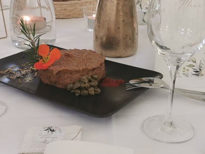 Hochzeit - Art der Location: privates Anwesen - Oberösterreich - Vorspeisenvaration Beef Tartar wird eingestellt! - Schloss Events Enns