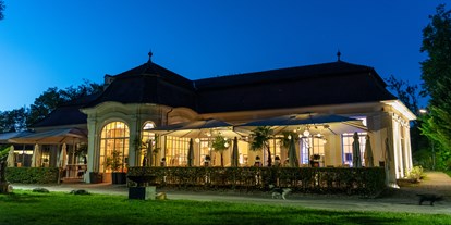 Hochzeit - Preisniveau: moderat - Oberösterreich - Abendstimmung in der Orangerie im Schlosspark Steyr. - Orangerie Steyr