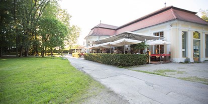 Hochzeit - Umgebung: im Park - Oberösterreich - Die Orangerie im Schlosspark. - Orangerie Steyr