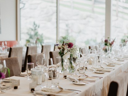 Hochzeit - Preisniveau: moderat - Österreich - Der Restaurantbereich kann individuell gestaltet werden. Tischpläne helfen bei der Wahl. - Lizum 1600 - Ihre Hochzeitslocation