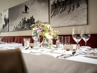Hochzeit - Hochzeits-Stil: Rustic - Innsbruck - Der Restaurantbereich kann individuell gestaltet werden. Tischpläne helfen bei der Wahl. - Lizum 1600 - Ihre Hochzeitslocation