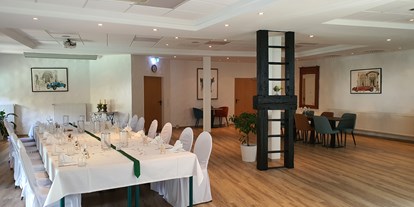 Hochzeit - Art der Location: Restaurant - Düsseldorf - Eine Tafel in der Tenne - Landhaus Danielshof
