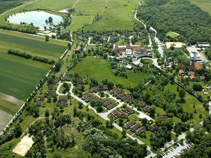 Hochzeit - Art der Location: im Freien - Luftaufnahme der 200 ha großen Anlage des VILA VITA Pannonia. - VILA VITA Pannonia