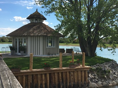 Hochzeit - Hochzeitsessen: Buffet - Insel im hauseigenen Badesee - VILA VITA Pannonia
