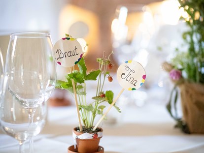 Hochzeit - Art der Location: Restaurant - Eine liebevoll gedeckte Tafel. - VILA VITA Pannonia