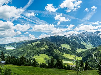 Hochzeit - Art der Location: Bauernhof/Landhaus - Tirol - Die Rössl Alm bietet einen unvergesslich schönen Weitblick über das Zillertal. - Rössl Alm