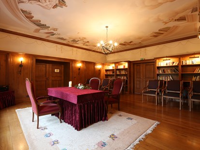 Hochzeit - Art der Location: Hotel - Die Bibliothek des Lakeside Burghotel zu Strausberg. - The Lakeside Burghotel zu Strausberg