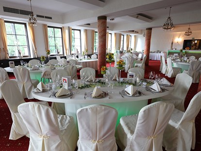 Hochzeit - Umgebung: in einer Stadt - Strausberg - Saal - The Lakeside Burghotel zu Strausberg