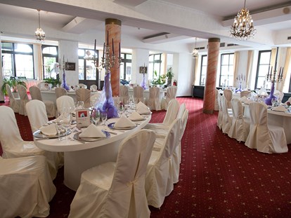 Hochzeit - Umgebung: in einer Stadt - Strausberg - Saal - The Lakeside Burghotel zu Strausberg