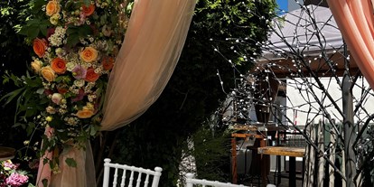 Hochzeit - Preisniveau: exklusiv - Der Geheime Garten im 4Eck, ein perfekter Ort für freie Trauung oder Essen im Grünen - 4Eck Restaurant Garmisch Hochzeitslocation - 4ECK Restaurant & Bar 