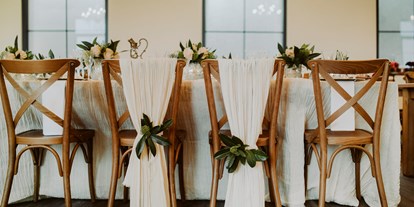 Hochzeit - Hochzeits-Stil: Rustic - Rudersberg (Rems-Murr-Kreis) - Der Brauttisch im NOLI Event. - NOLI Event & Wedding Location