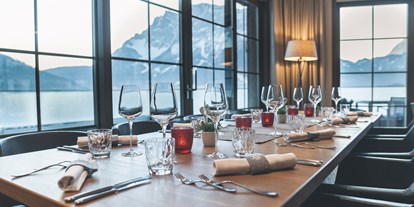 Hochzeit - Parkplatz: kostenlos - Tiroler Oberland - Gedeckter Tisch mit der Traumaussicht - 180° Restaurant-Konditorei