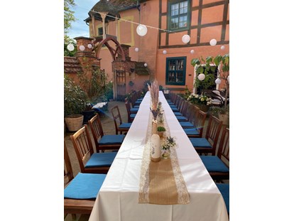 Hochzeit - Hochzeits-Stil: Boho-Glam - Vorpommern - Hof der Wasserburg für Feiern im familiären Rahmen - Wasserburg Turow