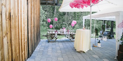 Hochzeit - Art der Location: Alm - Erholung auf der Terrasse der Triendlsäge, Seefeld. - Waldgasthaus Triendlsäge