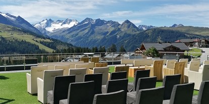 Hochzeit - Winterhochzeit - Kitzbühel - FelsenBAD & SPA | Sonnenterrasse als Hochzeits-Sonnenterrasse sehr beliebt mit Bergpanorama Blick - MY ALPENWELT Resort****SUPERIOR