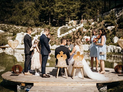 Hochzeit - Preisniveau: moderat - Lermoos - Freie Trauung am See (c) Alexandra Jäger / @alexandra.grafie - Stöttlalm