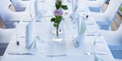 Hochzeit - Umgebung: mit Seeblick - Hochzeitstafel - Strandrestaurant Marienbad