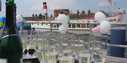 Hochzeit - Geeignet für: Gala, Tanzabend und Bälle - Vorpommern - Sektampfang am Bootssteg - Seehotel Ecktannen