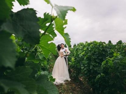 Hochzeit - Hochzeits-Stil: Modern - Piemont - Fotos im nahegelegenen Weinberg. - Villa Giarvino - das exquisite Gästehaus im Piemont