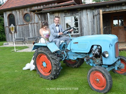 Hochzeit - Art der Location: Bauernhof/Landhaus - Brautpaar mit Warchalovski - Vedahof - Gramastetten