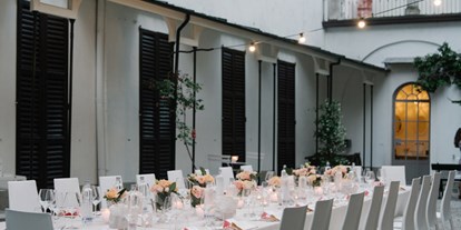 Hochzeit - Parkplatz: kostenlos - Mailand - Der Innenhof mit Blick auf den privaten Garten ist im Sommer ideal für einen Aperitif oder ein Essen im Freien. - Villa Piceni