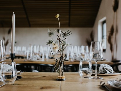 Hochzeit - Geeignet für: Firmenweihnachtsfeier - Österreich - Dachboden Gedeckter Tisch - Franz von Grün 