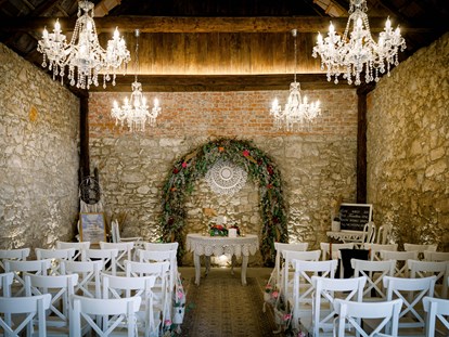 Hochzeit - Umgebung: in Weingärten - Burgenland - Himmelblau Rust - Hochzeit im Vintage Haus