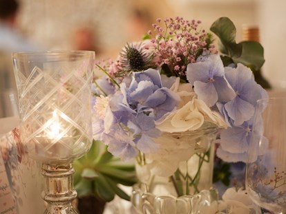 Hochzeit - Umgebung: in Weingärten - Einfach ein Traum  - Himmelblau Rust - Hochzeit im Vintage Haus