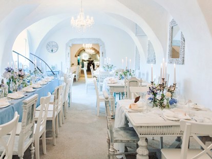 Hochzeit - Art der Location: privates Anwesen - Der Festsaal im Gewölbe des Himmelblau. - Himmelblau Rust - Hochzeit im Vintage Haus