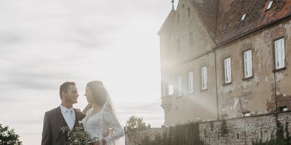 Hochzeit - Personenanzahl - Oedheim - Die Burg Stettenfels bietet zahlreiche tolle Spots für herrliche Brautpaar-Fotos. - Burg Stettenfels