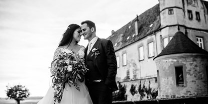 Hochzeit - Möckmühl - Die Burg Stettenfels bietet zahlreiche tolle Spots für herrliche Brautpaar-Fotos. - Burg Stettenfels