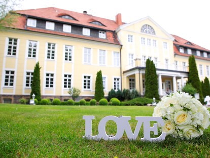 Hochzeit - Trauung im Freien - Neuhardenberg - Schloss Wulkow
