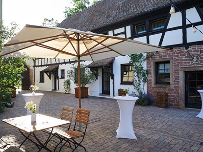 Hochzeit - Art der Location: Gasthaus - Der Innenhof des Gut Rehbach eignet sich ideal für einen Sektempfang. - Gut Rehbach