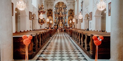 Hochzeit - Trauung im Freien - Gamlitz - Die nahegelegende Kirche eignet sich perfekt für eine kirchliche Trauung. - Schloss Stainz