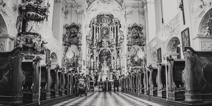Hochzeit - Hochzeits-Stil: Boho-Glam - Graz - Die nahegelegene Kirche für eine kirchliche Trauung. - Schloss Stainz