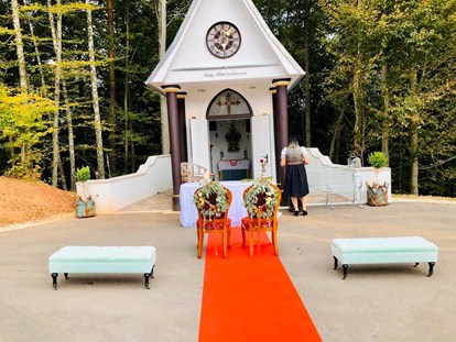 Hochzeit - Art der Location: Waldhochzeit - Geweihte Waldkapelle im Hof für Hochzeiten, Taufen und Segnungen - Bioweingut Bleyweis